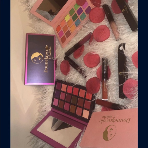 Eyeshadow/ lipstick